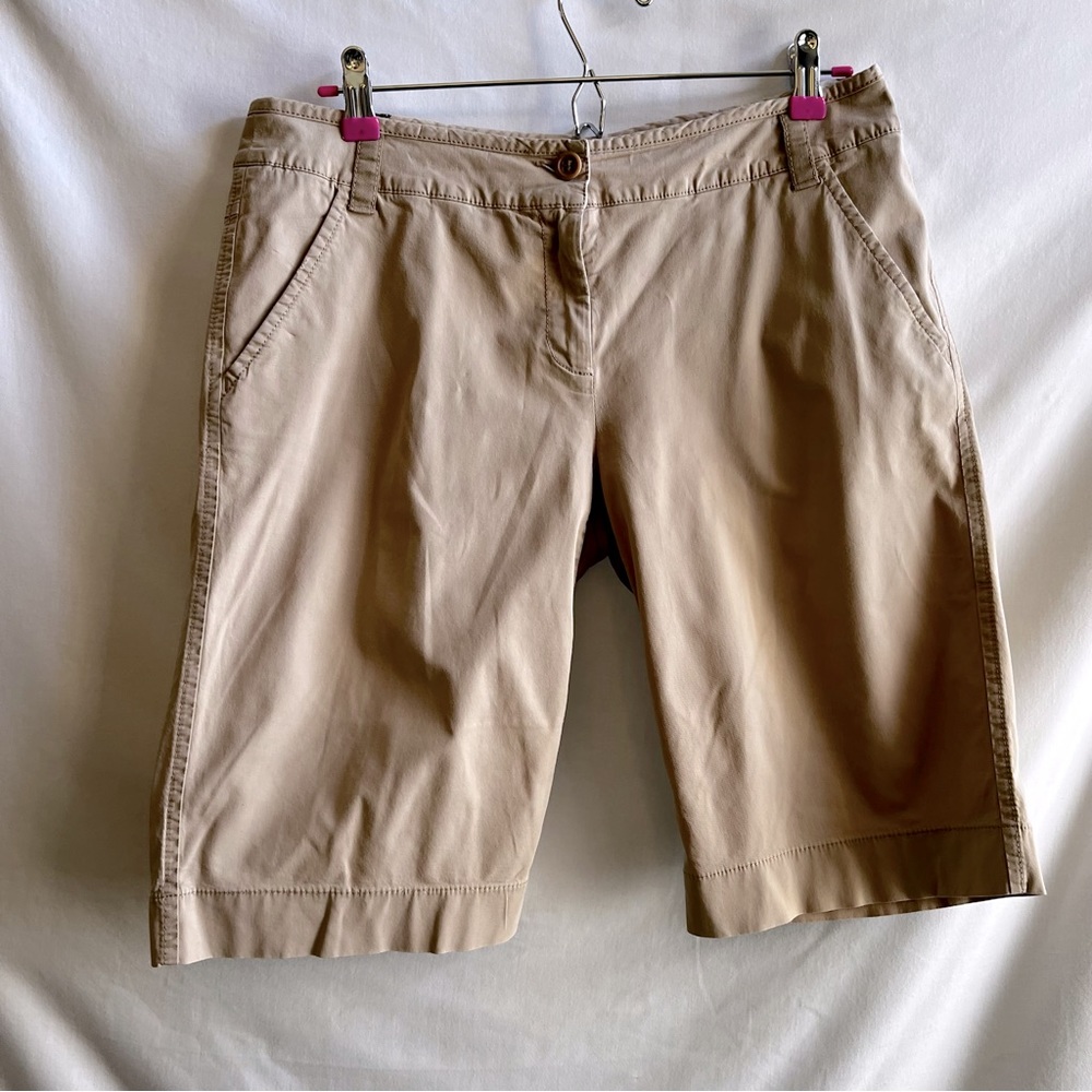 Weekend MaxMara Cotton Blend  Tan Shorts.  Size 12